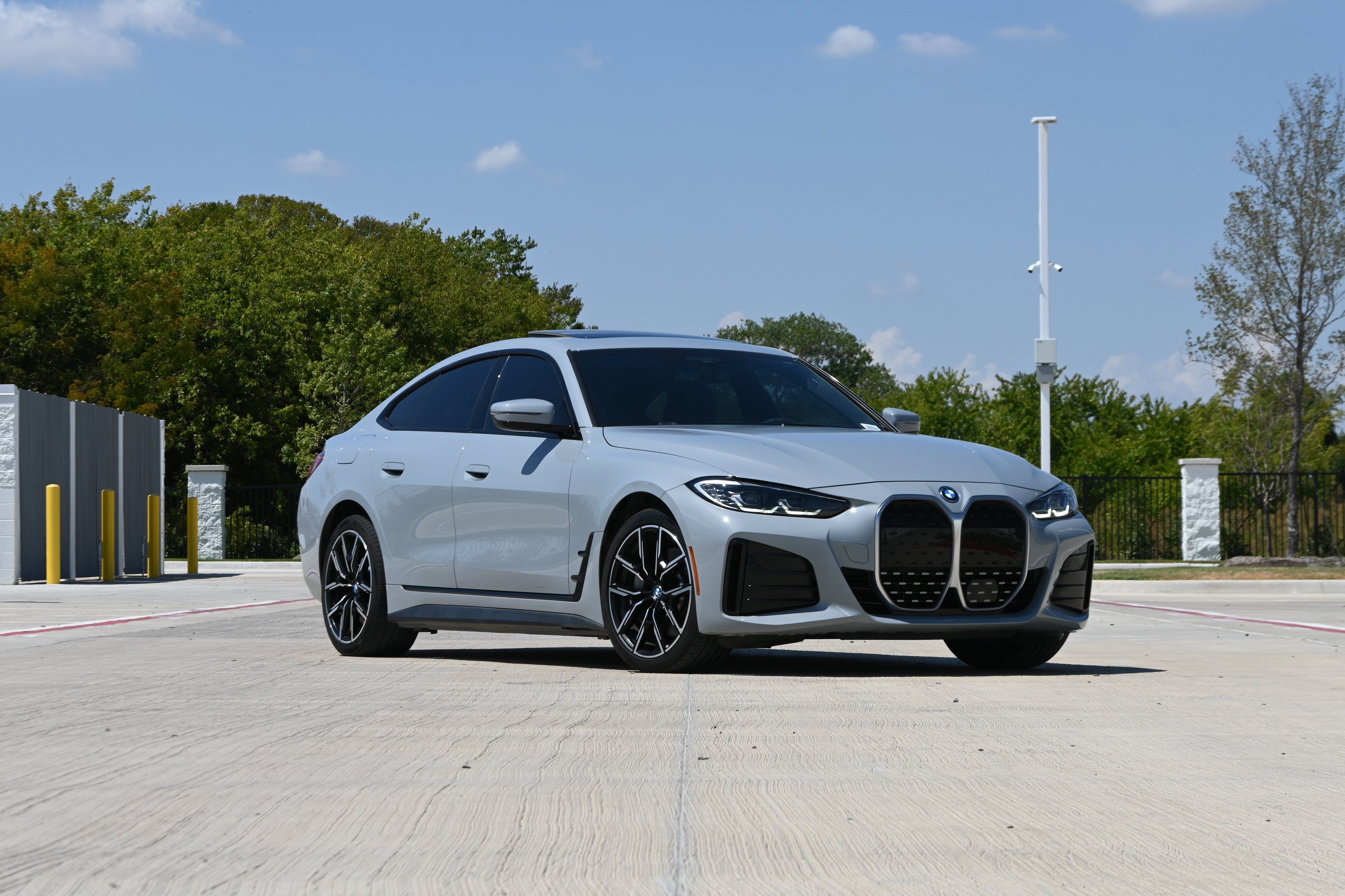 Certified 2023 BMW i4 eDrive40 w/ M Sport Package RWD image 2