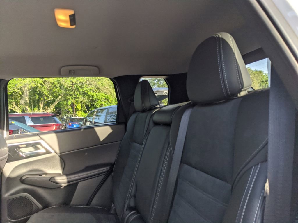 Used 2024 Mitsubishi Outlander FWD image 6