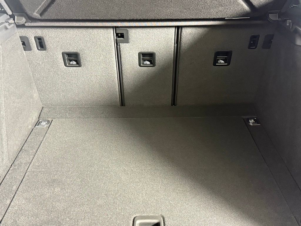 New 2026 Porsche Macan image 17