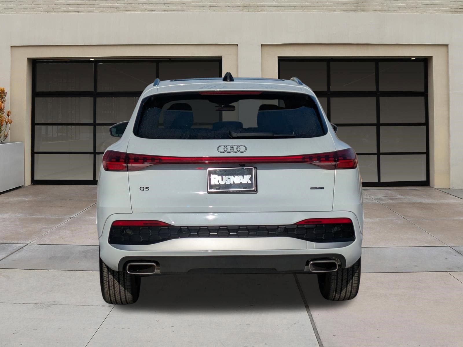 Used 2025 Audi Q5 Premium w/ Convenience Package image 5