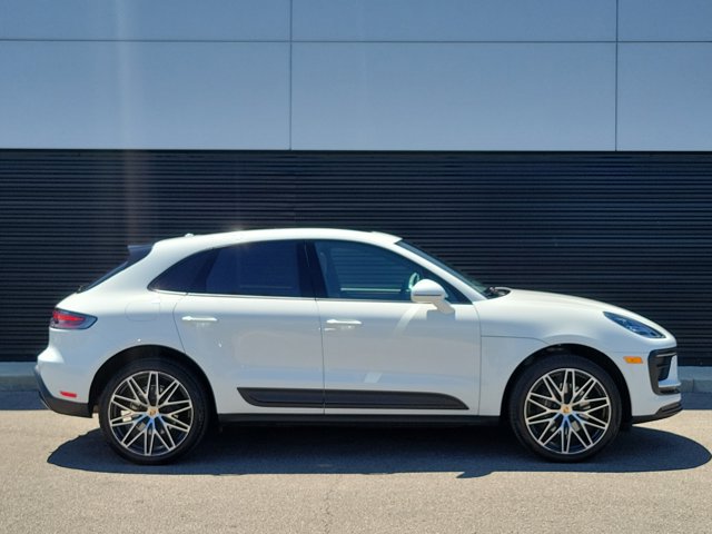 Certified 2023 Porsche Macan AWD/4WD image 10