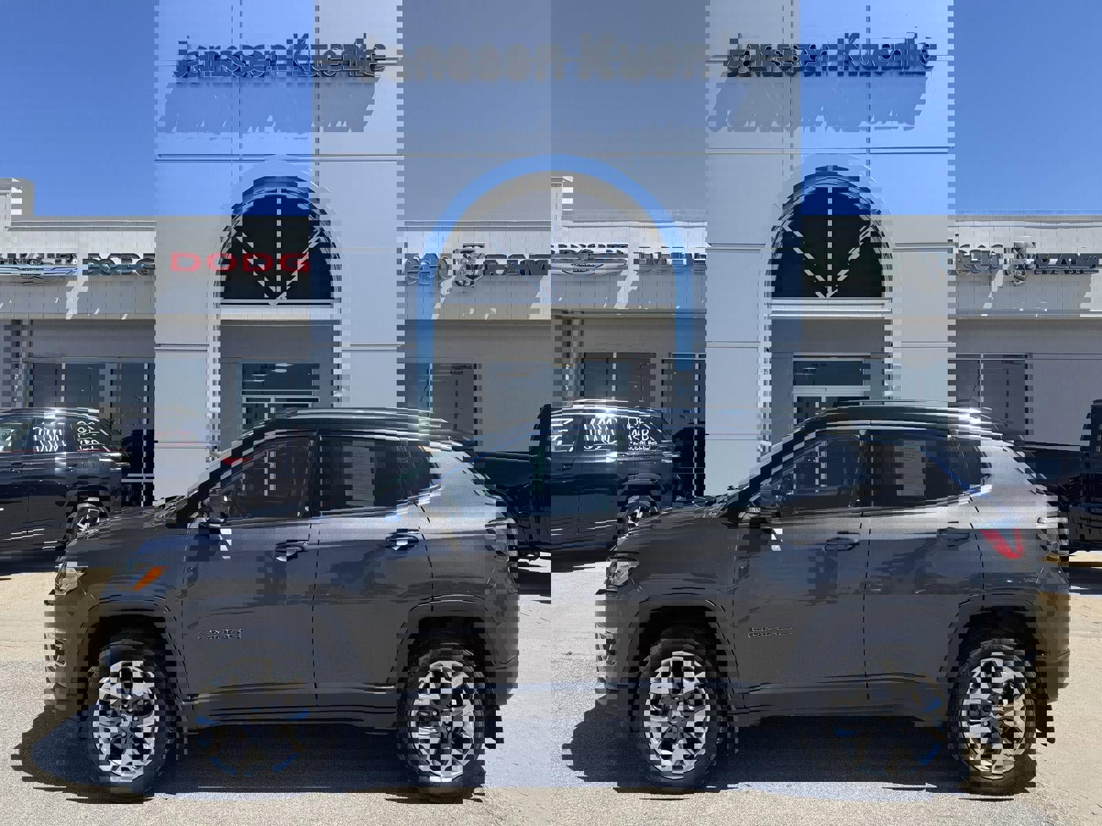 Used 2018 Jeep Compass Limited AWD/4WD image 1