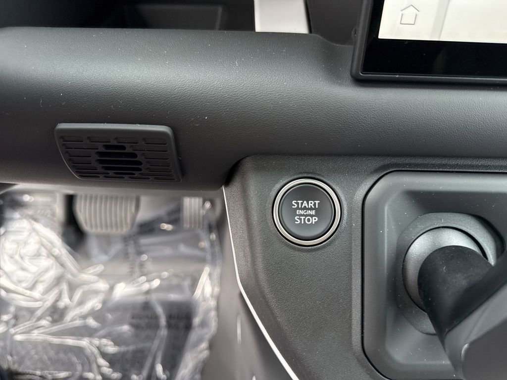 New 2025 Land Rover Defender 130 X-Dynamic SE image 30