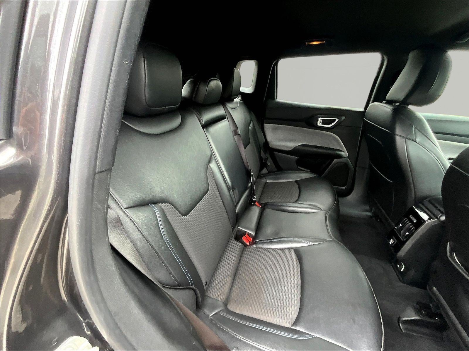 Used 2024 Jeep Compass Latitude AWD/4WD image 25