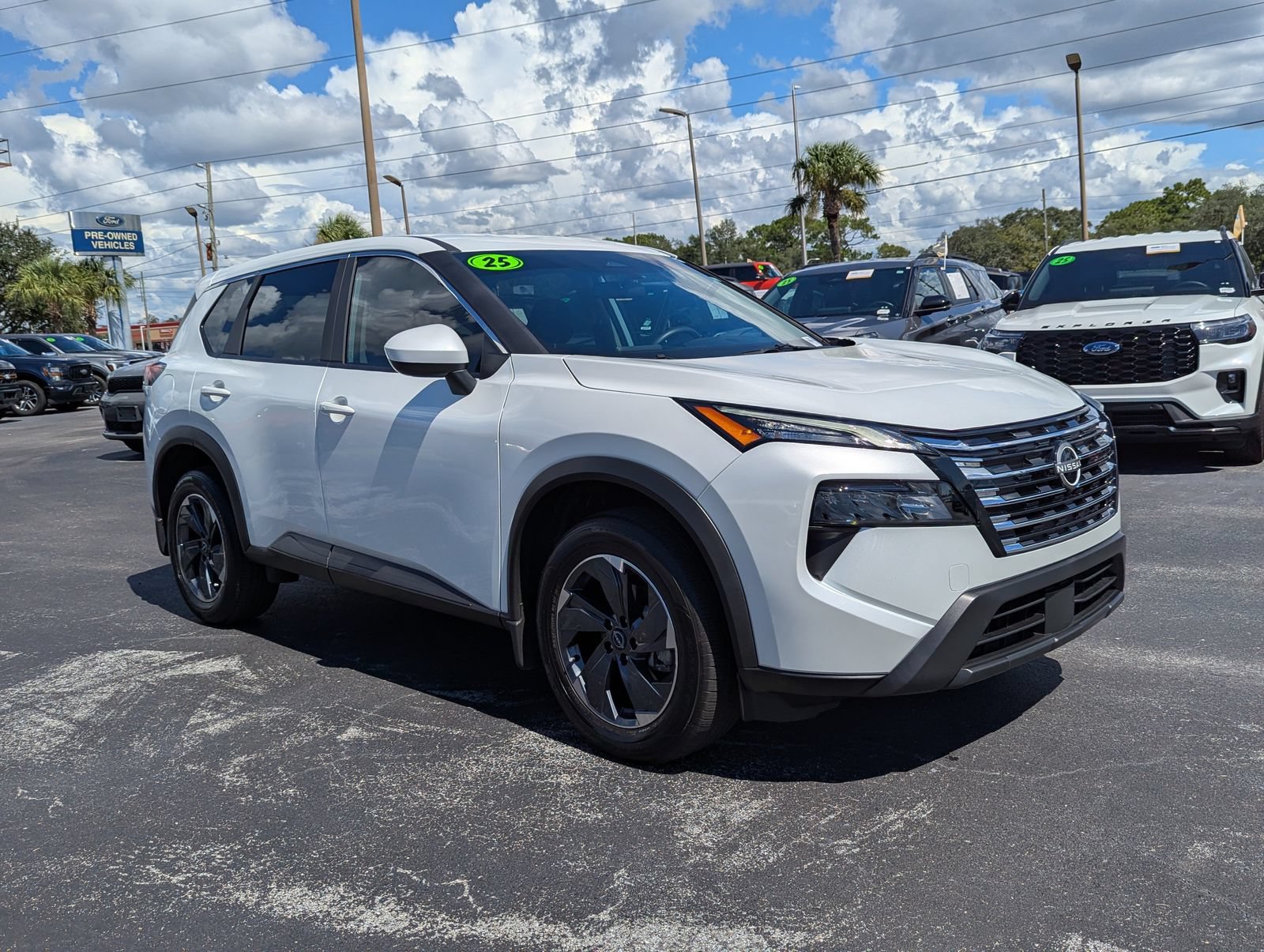 Used 2025 Nissan Rogue SV FWD image 2