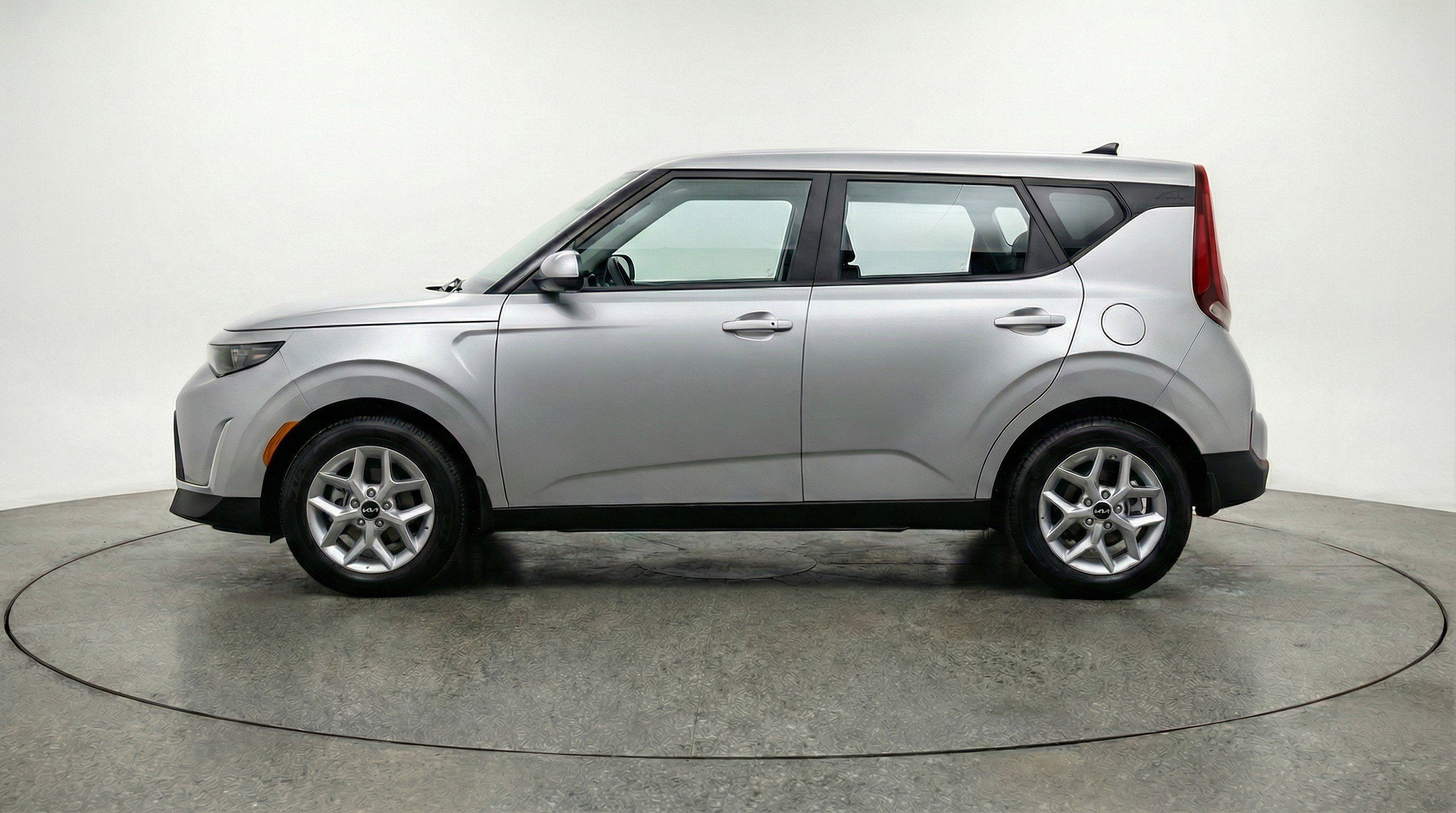 Used 2025 Kia Soul LX w/ LX Technology Package image 5