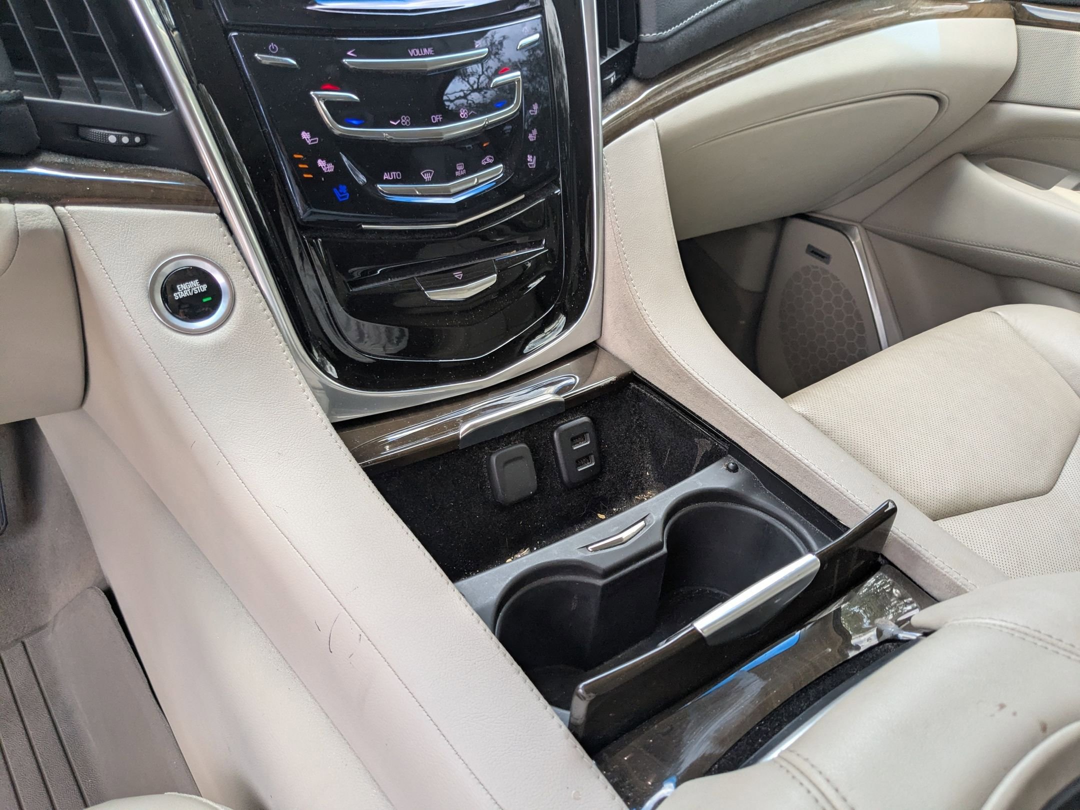 Used 2019 Cadillac Escalade Premium Luxury AWD/4WD image 12