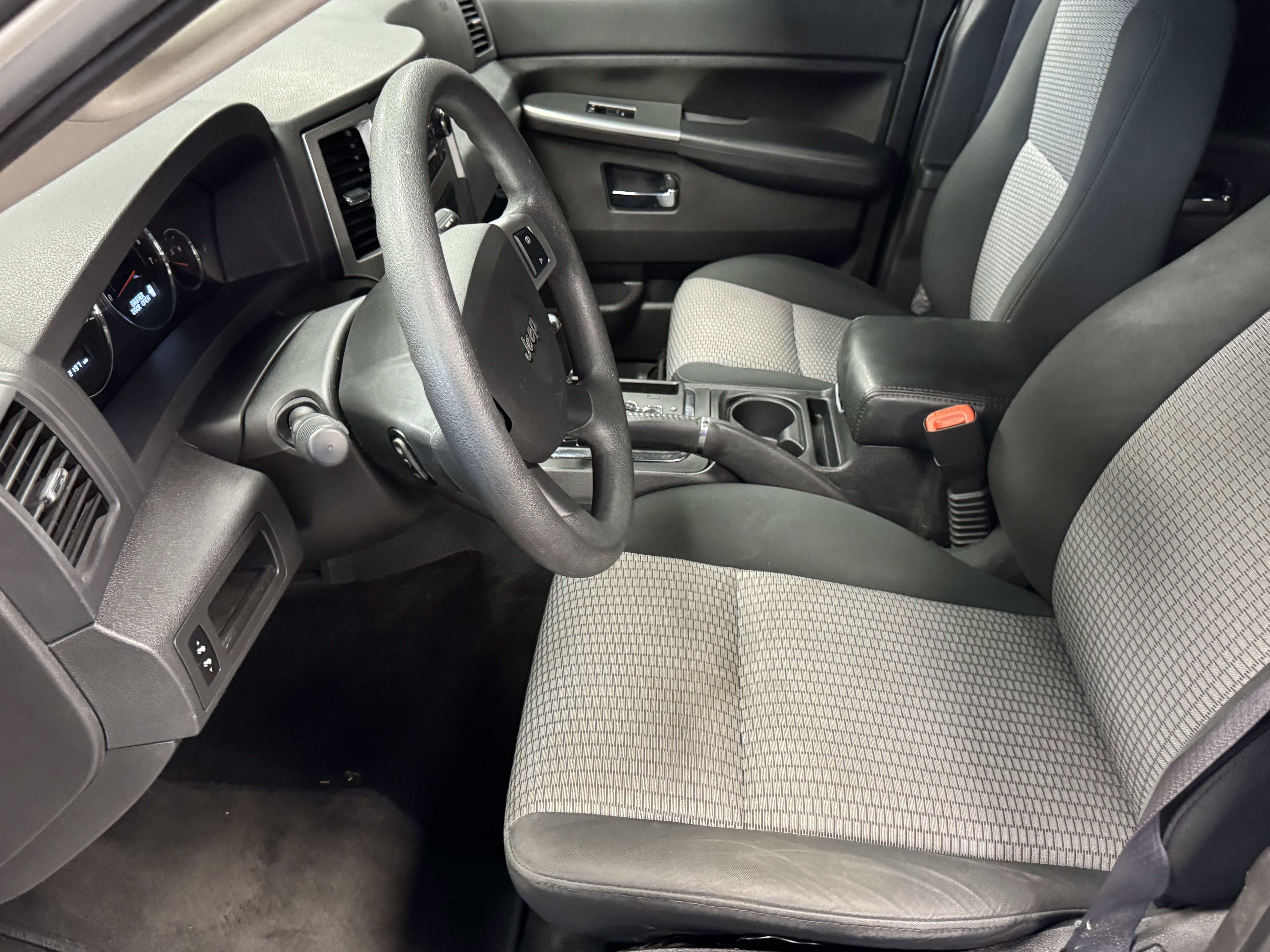 Used 2009 Jeep Grand Cherokee Laredo w/ Popular Equipment Group image 9