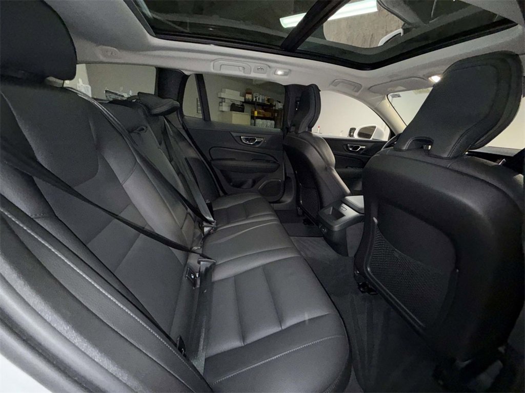 Used 2025 Volvo V60 B5 Cross Country Plus image 16