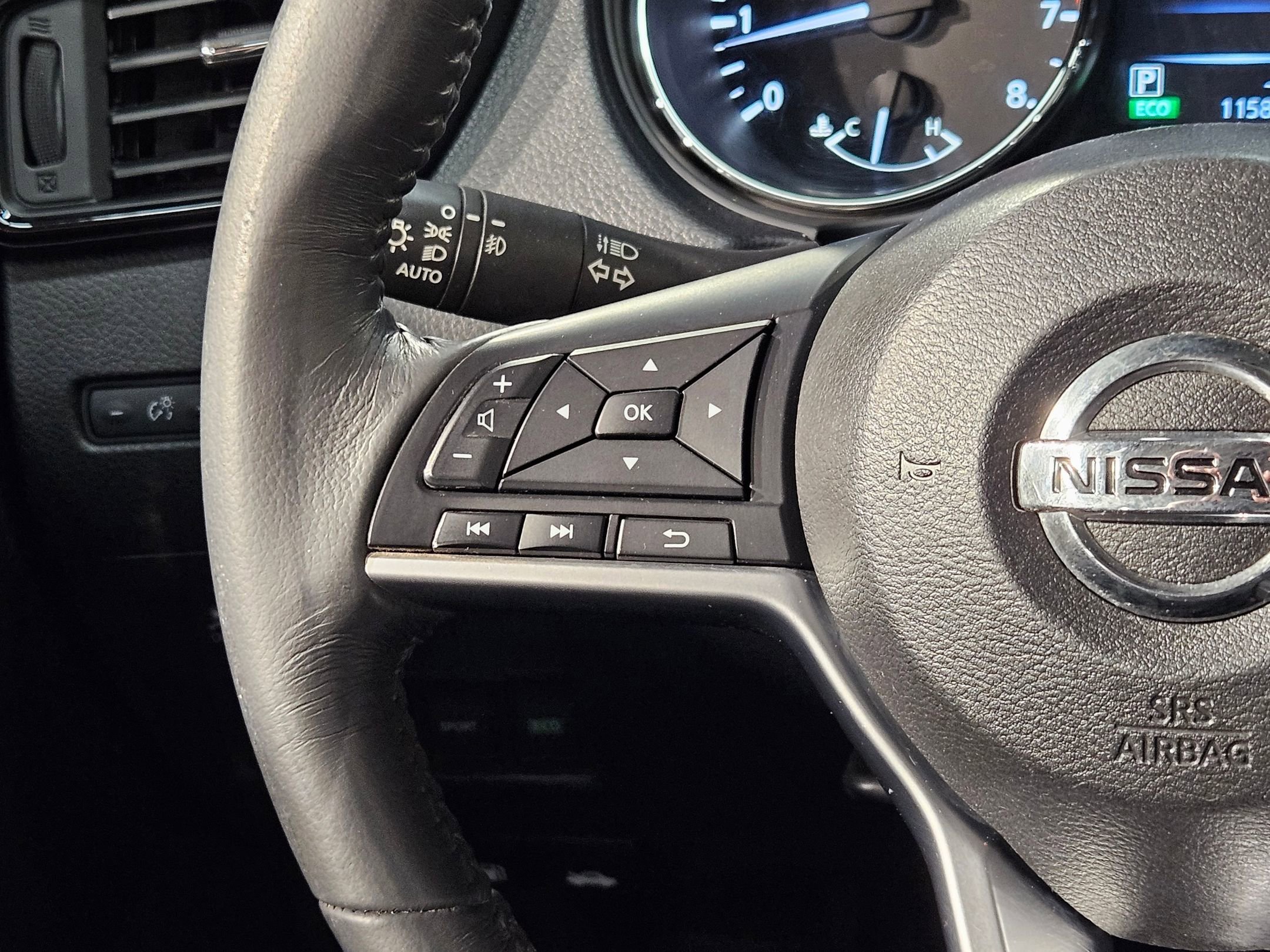 Used 2017 Nissan Rogue SV FWD image 27