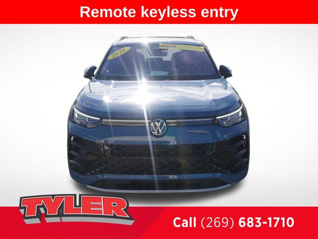 Used 2025 Volkswagen Tiguan SEL R-Line AWD/4WD image 2