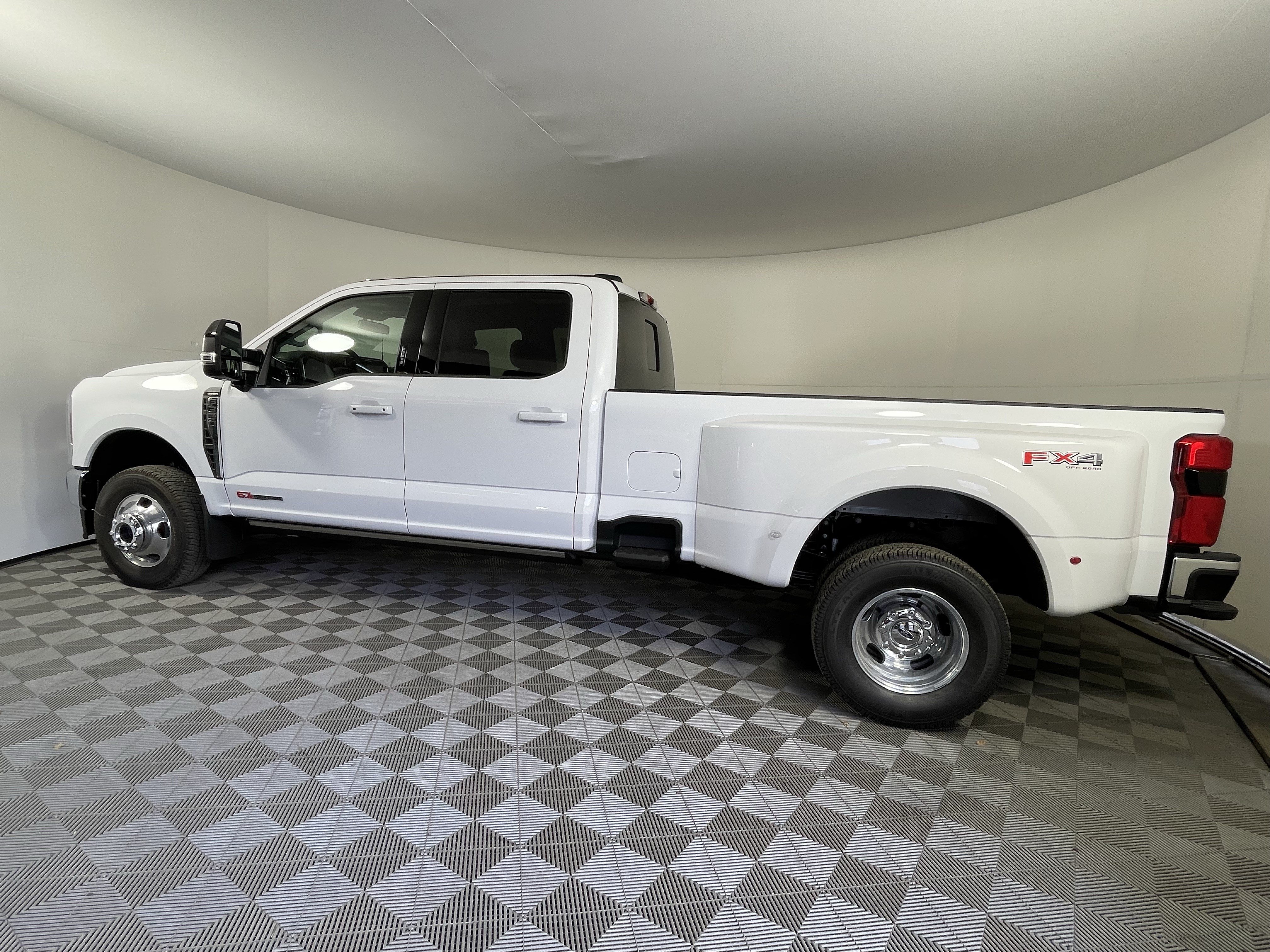 New 2026 Ford F350 Lariat w/ Lariat Ultimate Package AWD/4WD image 2