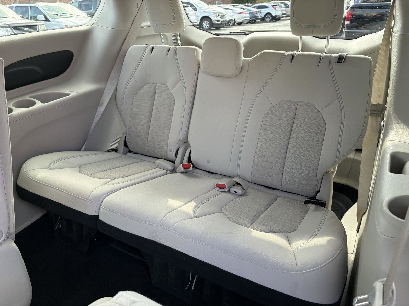 Used 2018 Chrysler Pacifica Touring Plus image 11