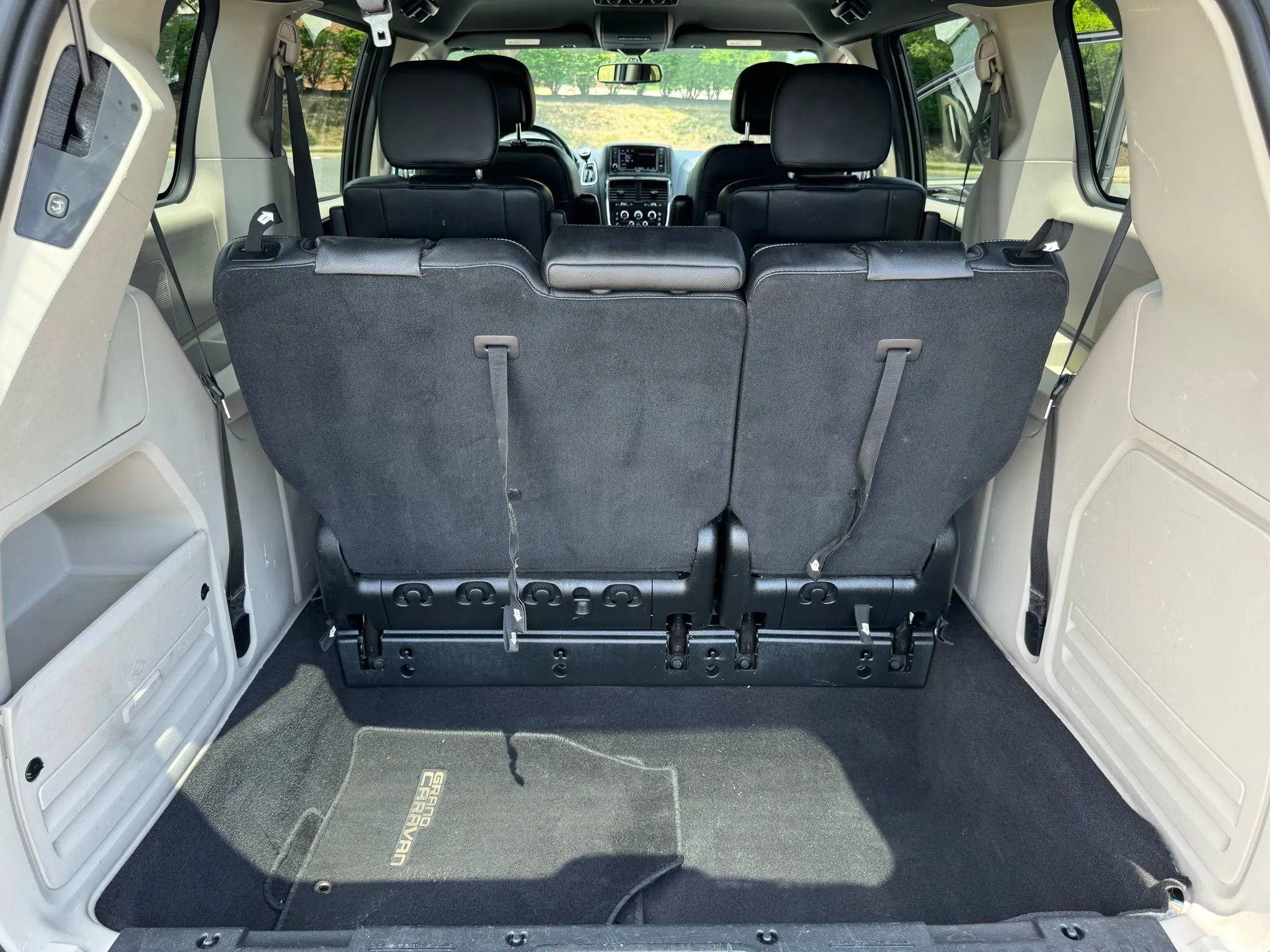 Used 2017 Dodge Grand Caravan SXT image 19