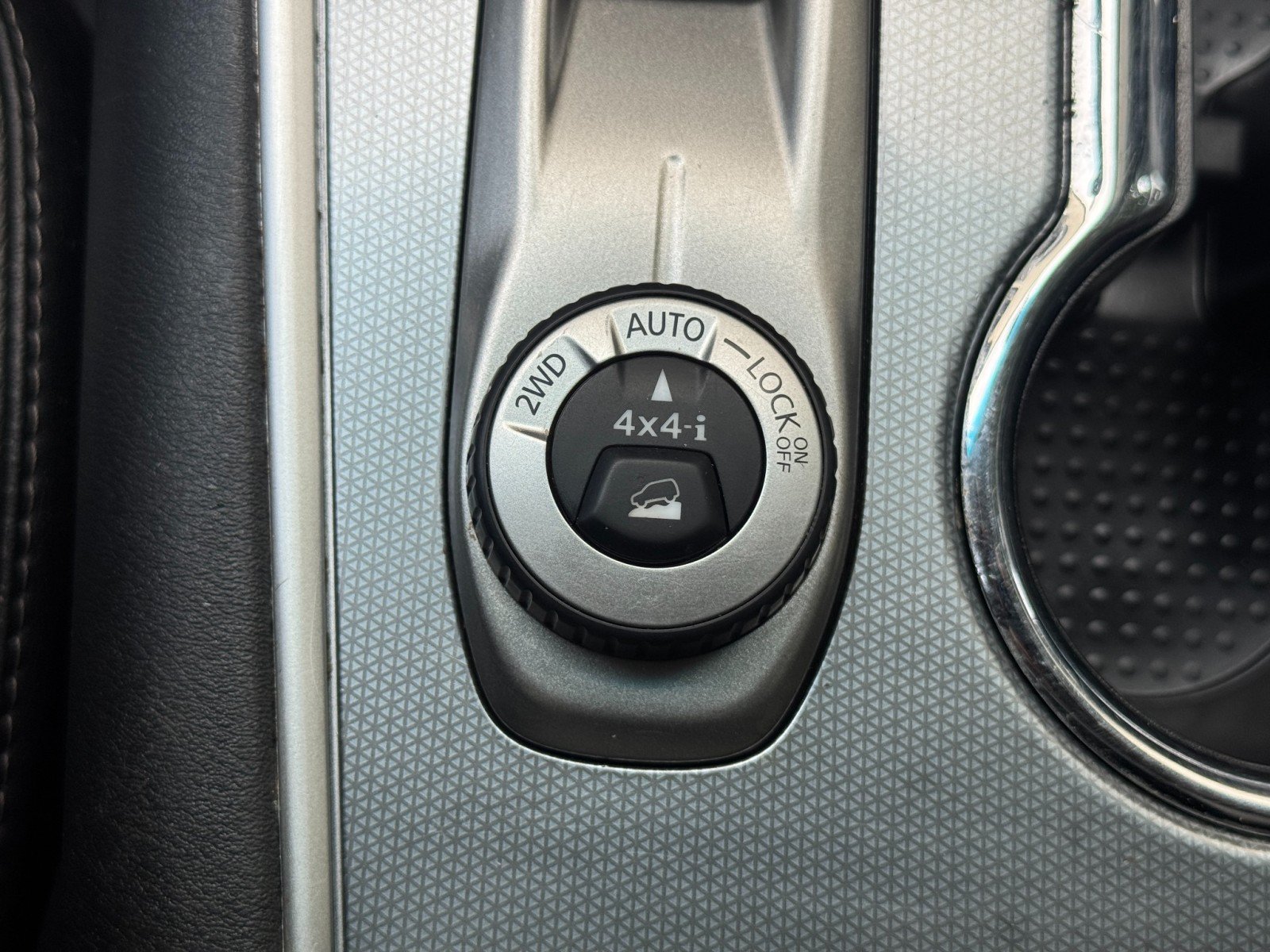 Used 2019 Nissan Pathfinder SL AWD/4WD image 31