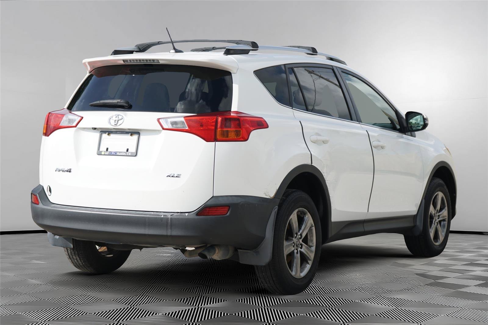Used 2015 Toyota RAV4 XLE FWD image 5