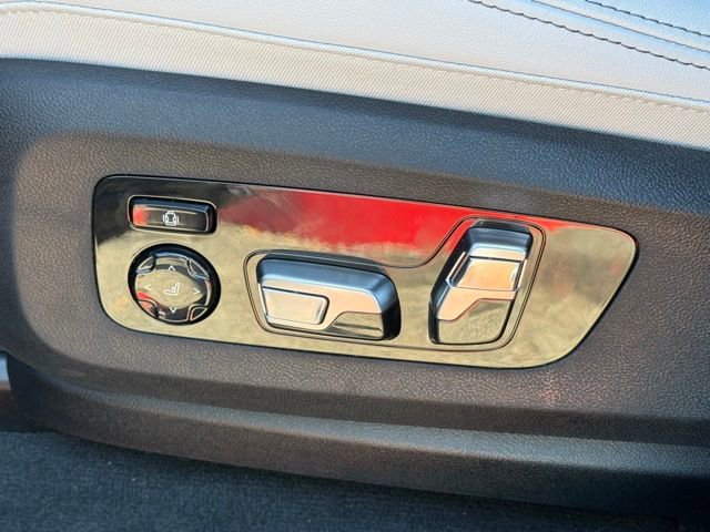 New 2026 BMW X6 xDrive40i w/ Climate Comfort Package image 17