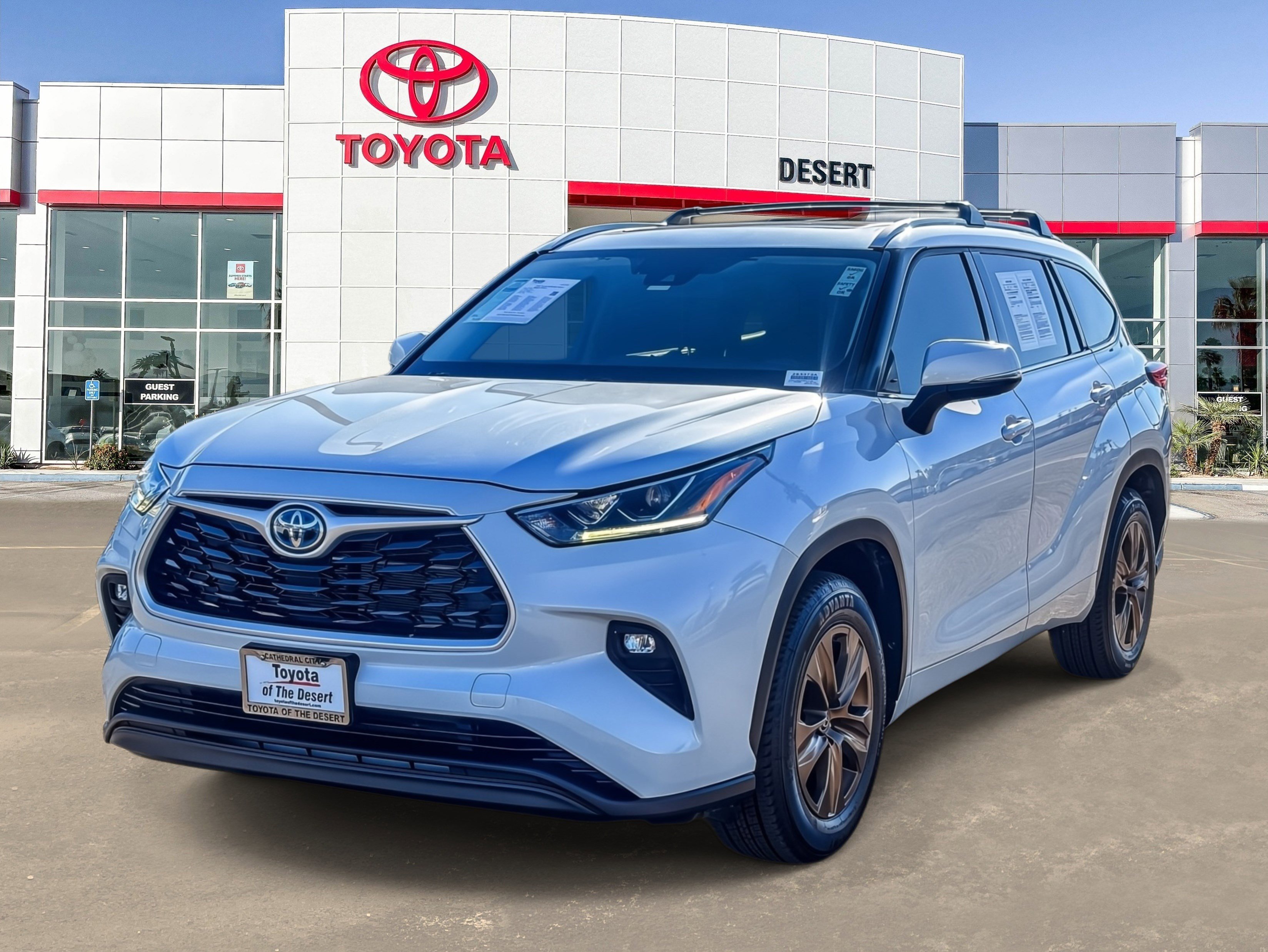 Used 2022 Toyota Highlander Bronze Edition image 3