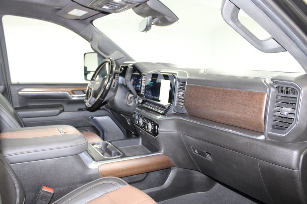 Used 2024 Chevrolet Silverado 2500 High Country w/ High Country Premium Package AWD/4WD image 31