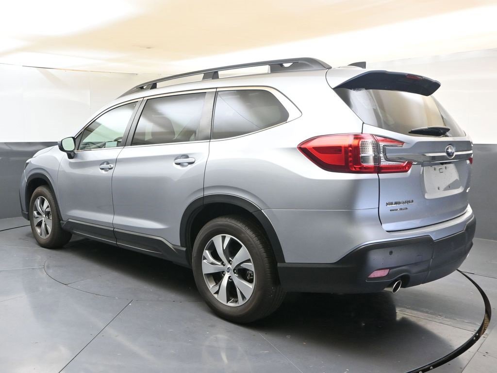 Used 2024 Subaru Ascent Premium w/ Convenience Package image 3
