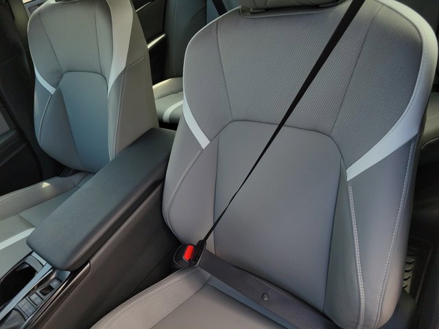 Used 2025 Toyota Camry SE image 7