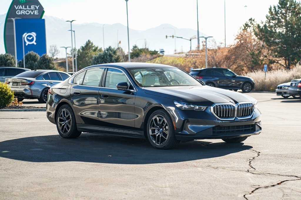 Used 2025 BMW i5 xDrive40 w/ Premium Package image 3