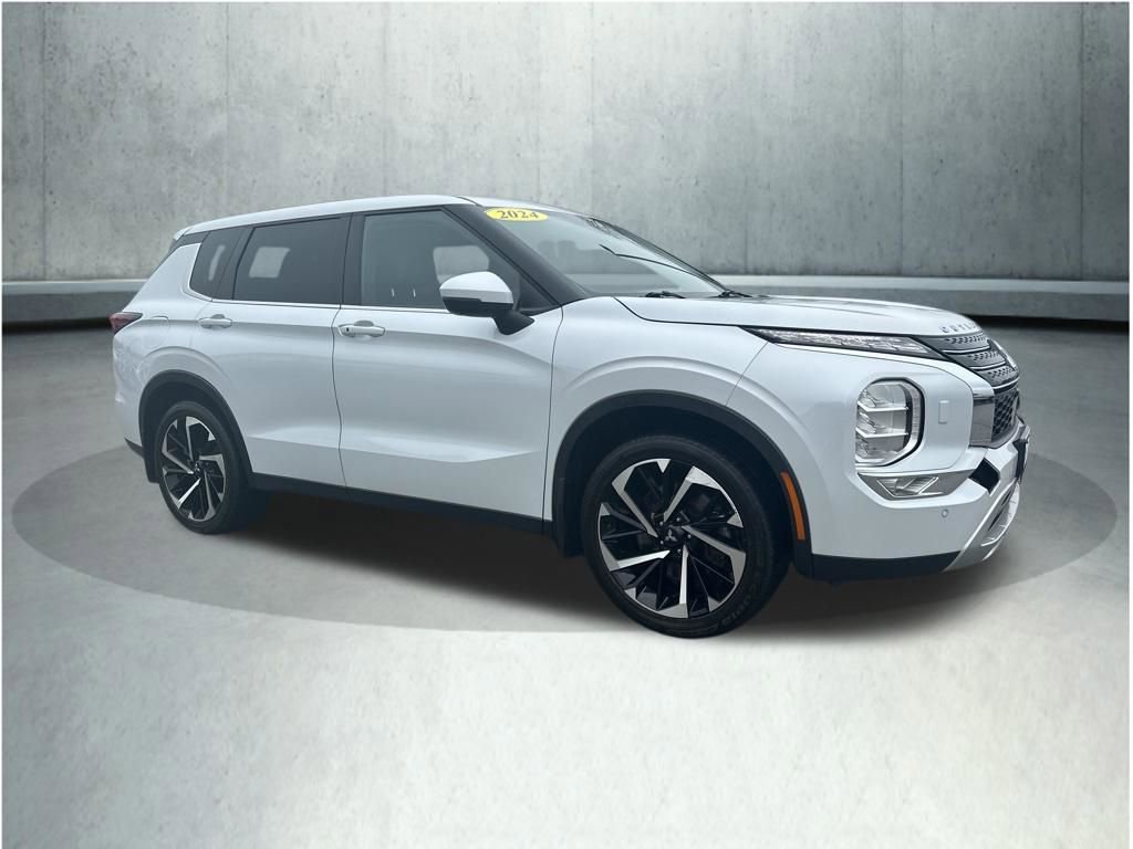 Used 2024 Mitsubishi Outlander SE Black Edition image 7