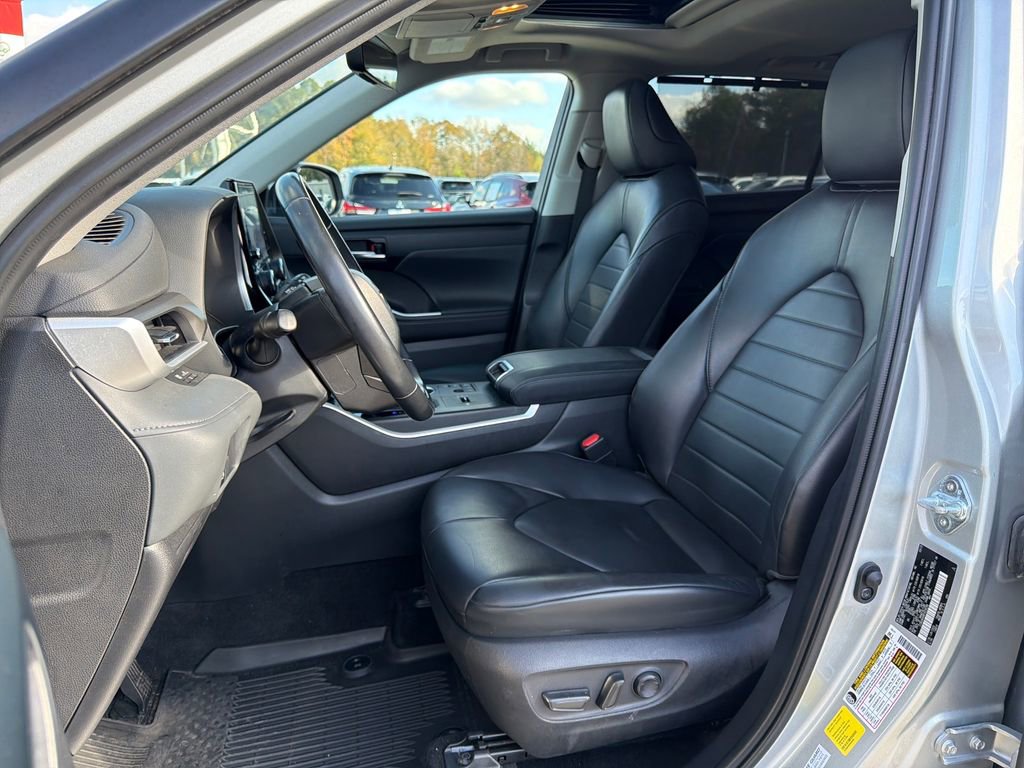 Used 2023 Toyota Highlander L image 9