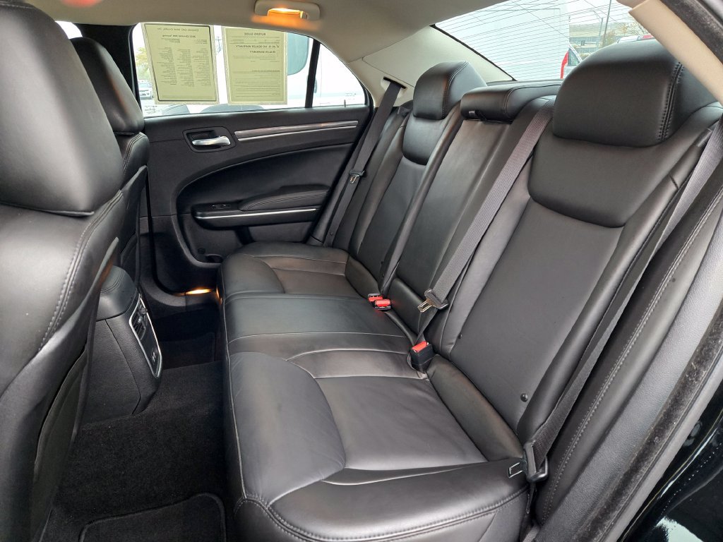 Used 2022 Chrysler 300 Touring L AWD/4WD image 28