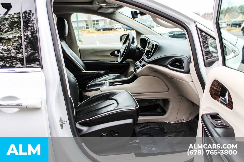Used 2023 Chrysler Pacifica Limited image 23