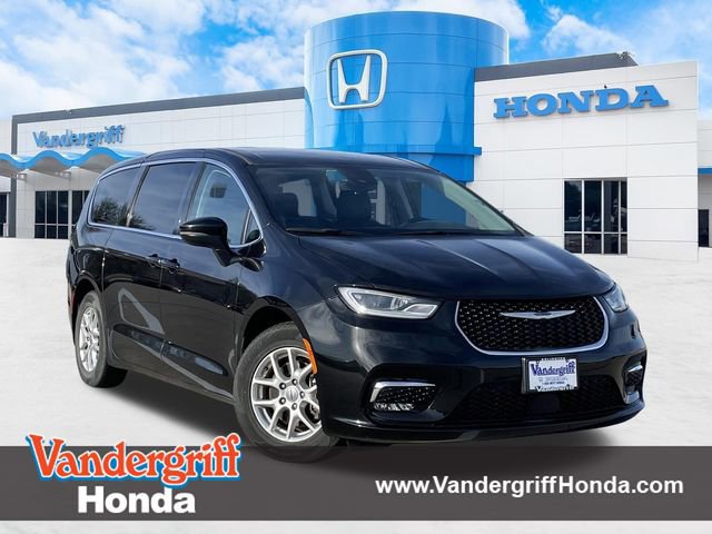 Used 2023 Chrysler Pacifica Touring-L video 1