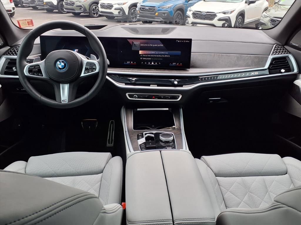 Used 2026 BMW X5 xDrive50e image 2