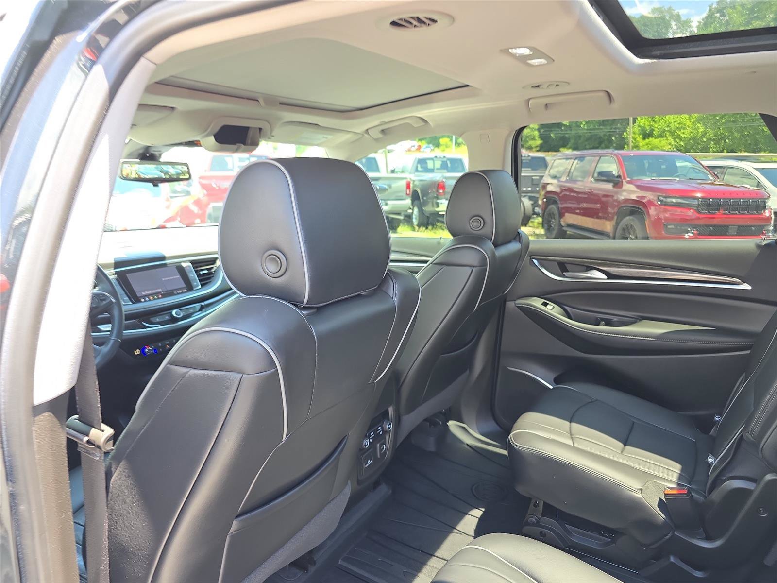 Used 2021 Buick Enclave Avenir w/ Avenir Technology Package FWD image 16