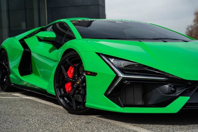 Used 2024 Lamborghini Revuelto image 2