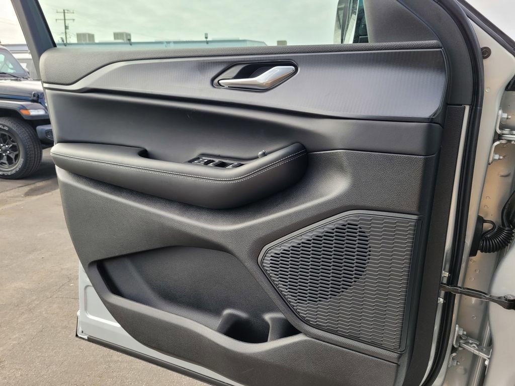 New 2025 Jeep Grand Cherokee L Altitude AWD/4WD image 18