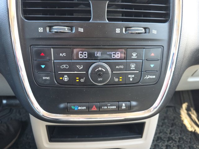 Used 2015 Chrysler Town & Country Touring-L w/ Driver Convenience Group FWD image 18