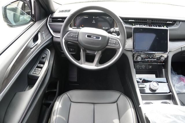 New 2025 Jeep Grand Cherokee L Limited w/ Luxury Tech Group II image 14