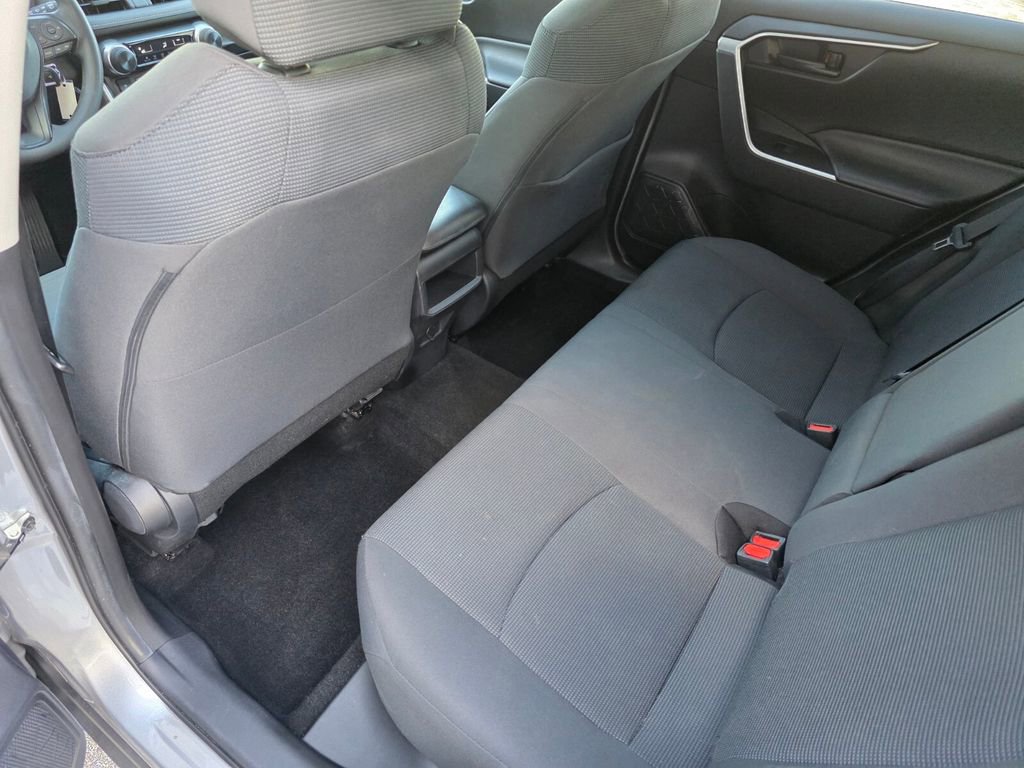 Used 2021 Toyota RAV4 LE image 15