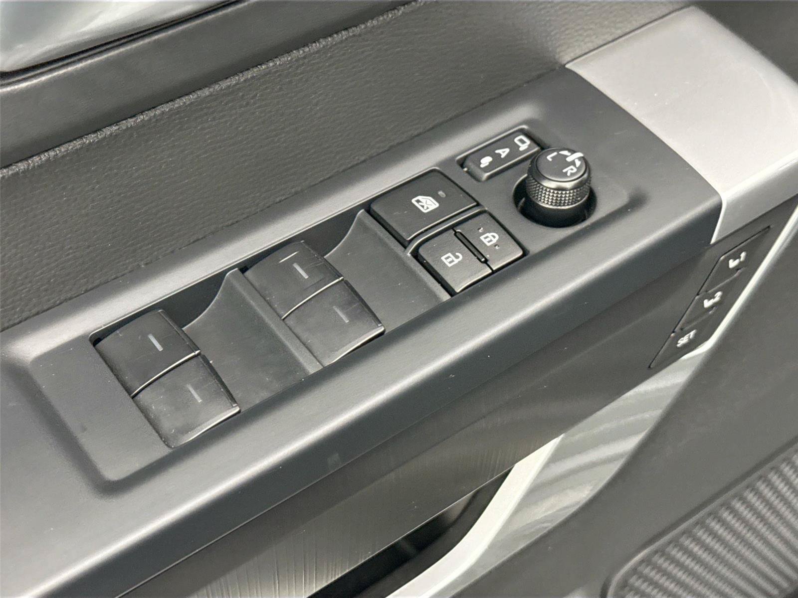 Certified 2025 Toyota Sequoia Platinum AWD/4WD image 30