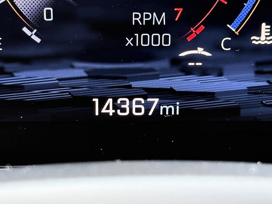 Used 2025 Chevrolet Suburban Z71 w/ Comfort Package image 24