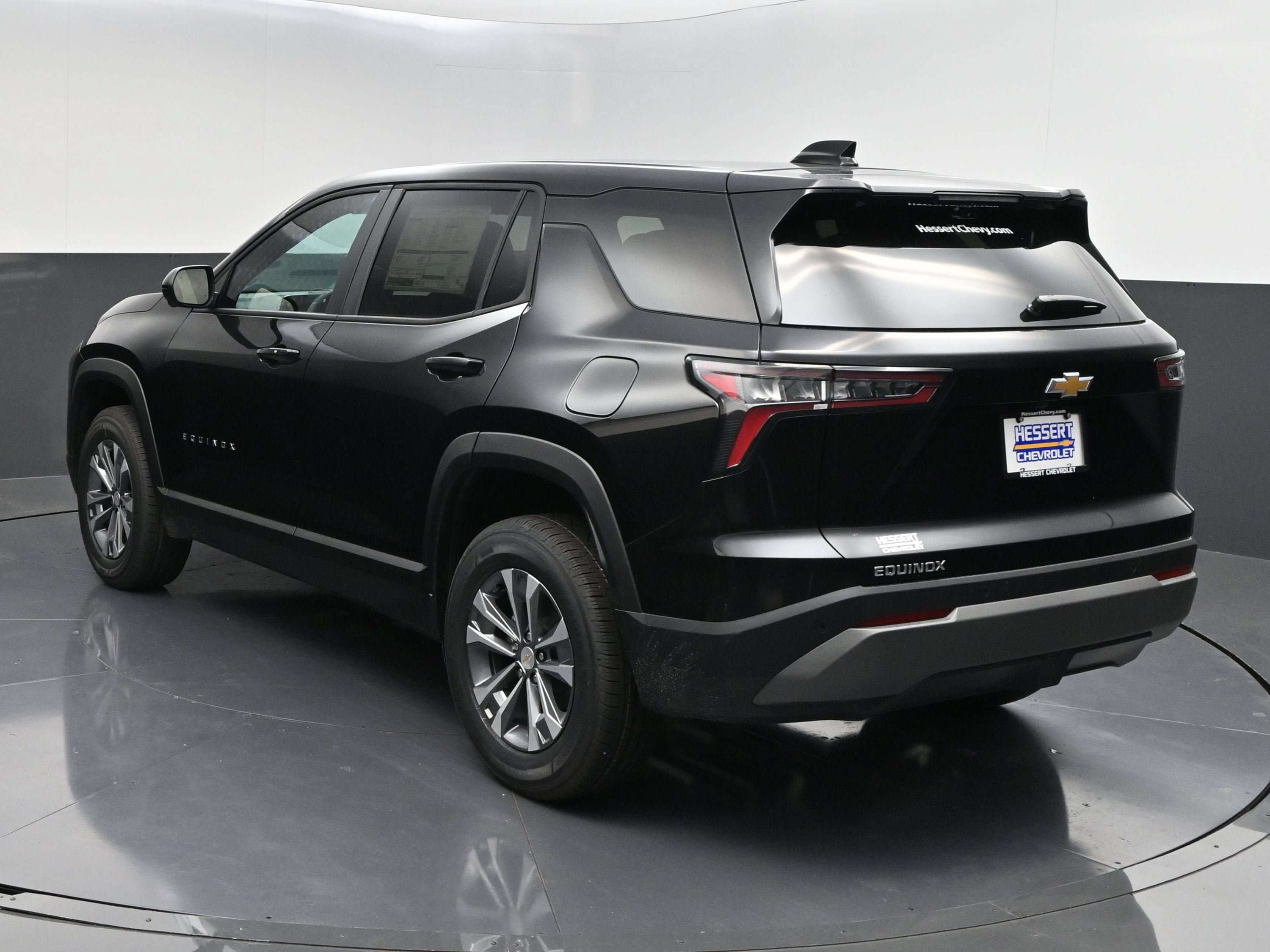 New 2027 Chevrolet Equinox LT w/ Convenience Package II FWD image 6