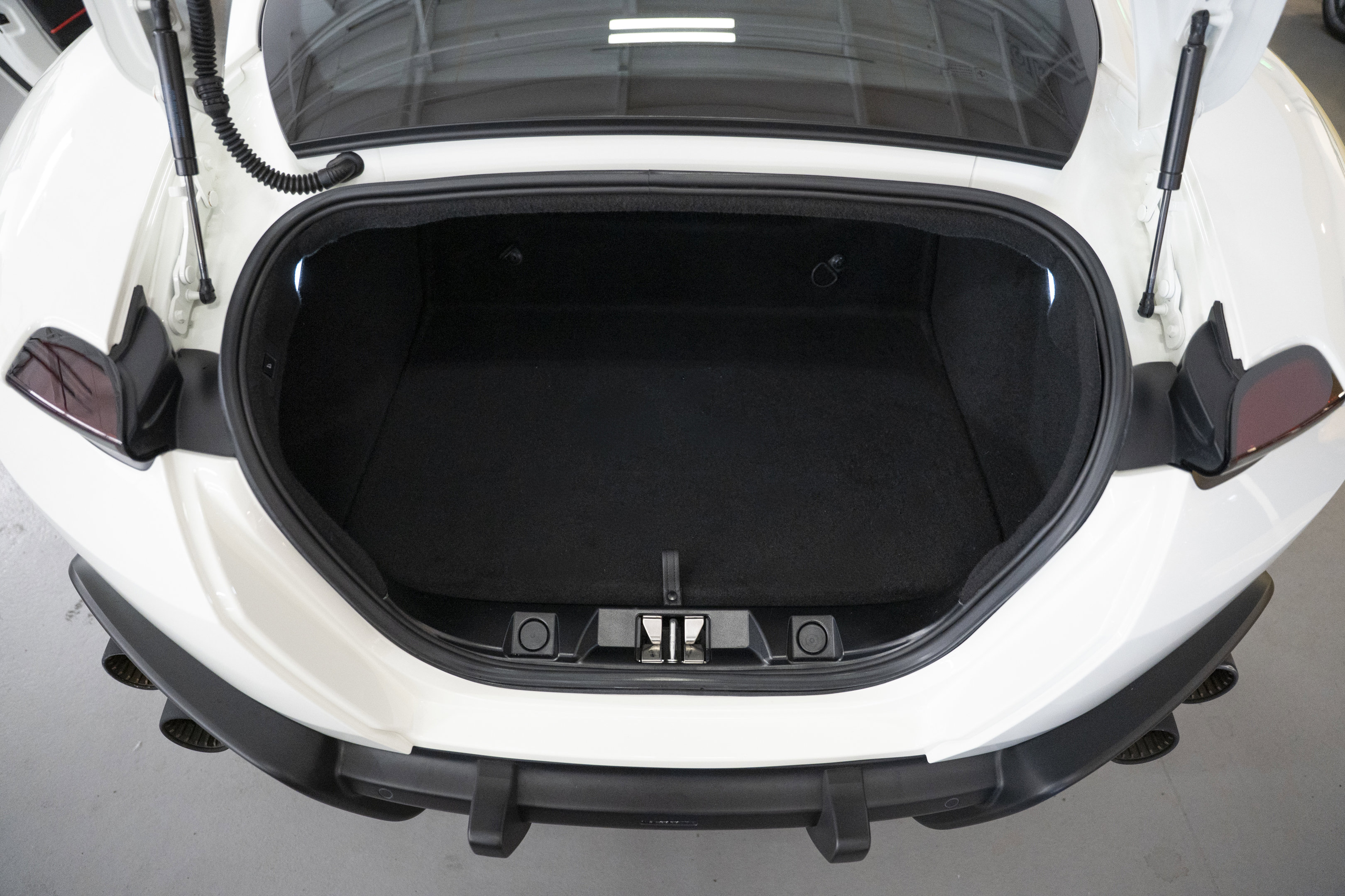 Certified 2023 Ferrari Roma image 47