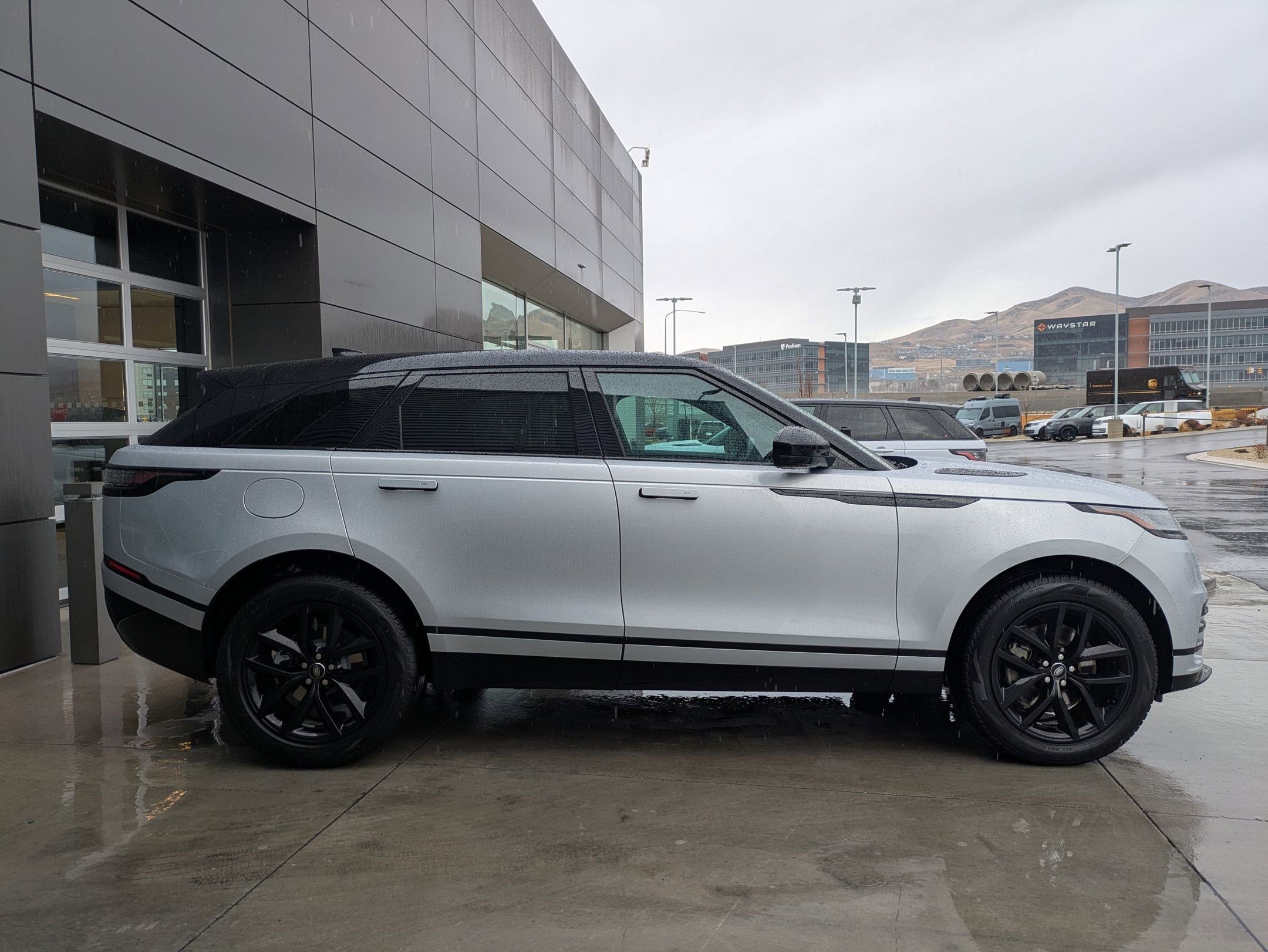 Certified 2025 Land Rover Range Rover Velar Dynamic SE image 5