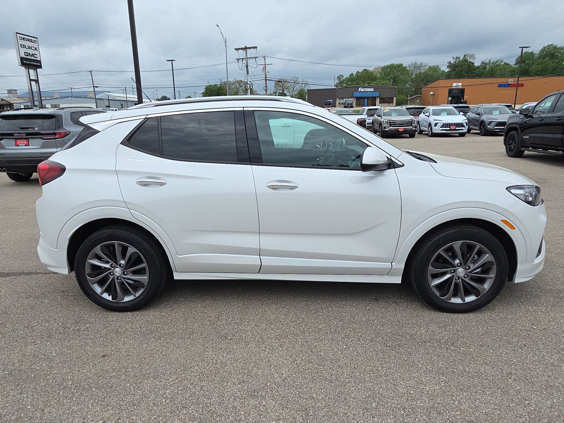 Certified 2022 Buick Encore GX Essence w/ Sport Touring Package image 9