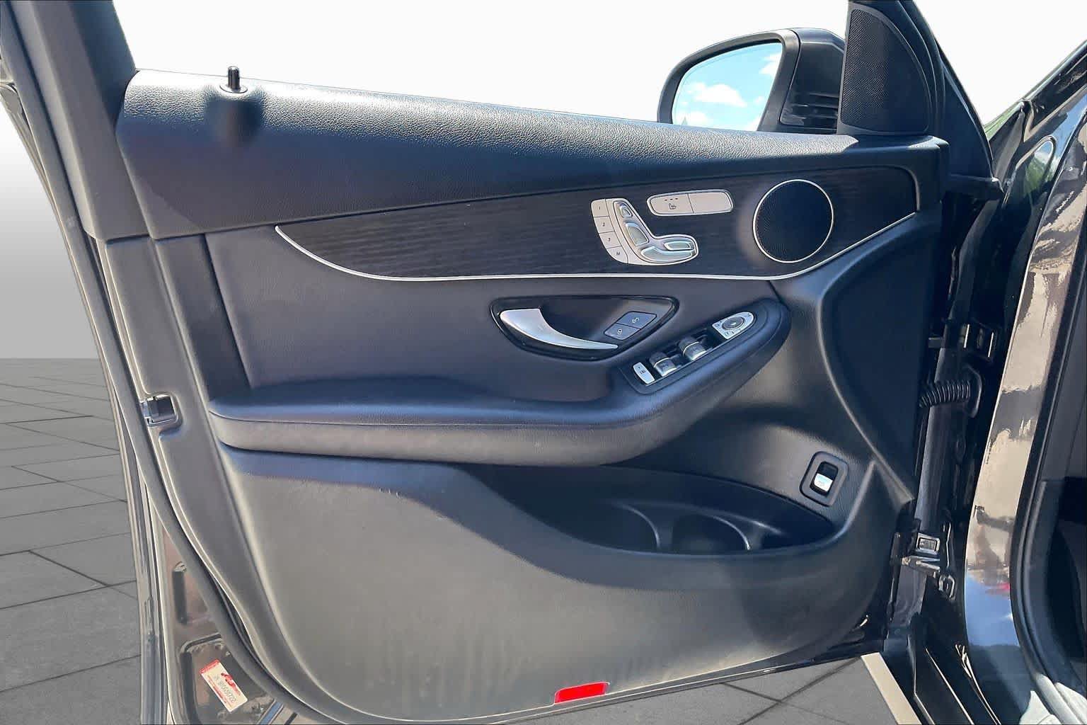 Used 2021 Mercedes-Benz GLC 300 image 21