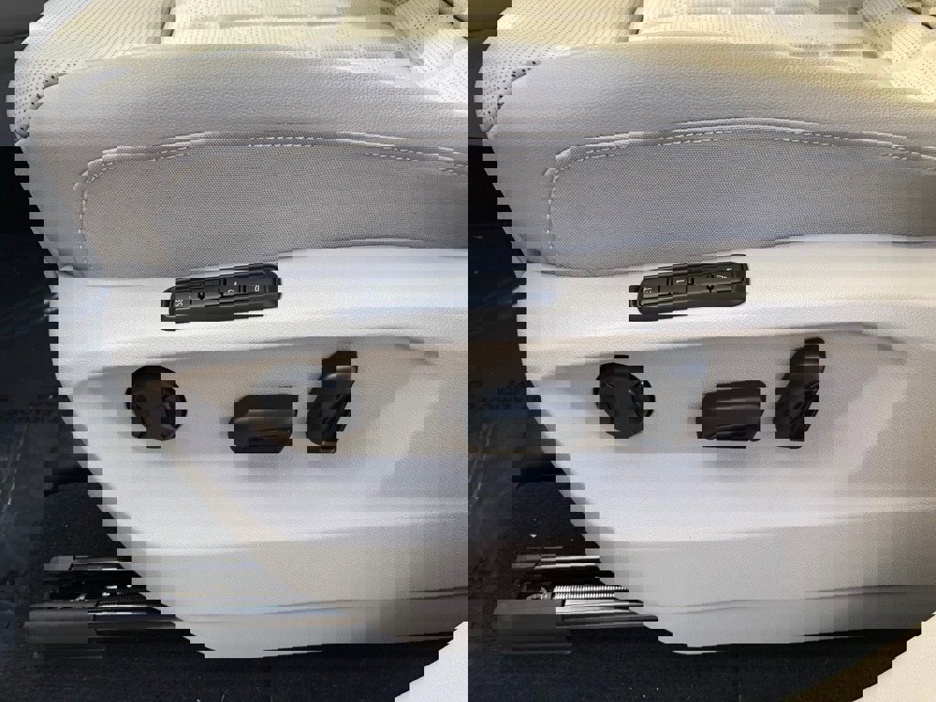 New 2025 Volkswagen Atlas SEL Premium R-Line image 14