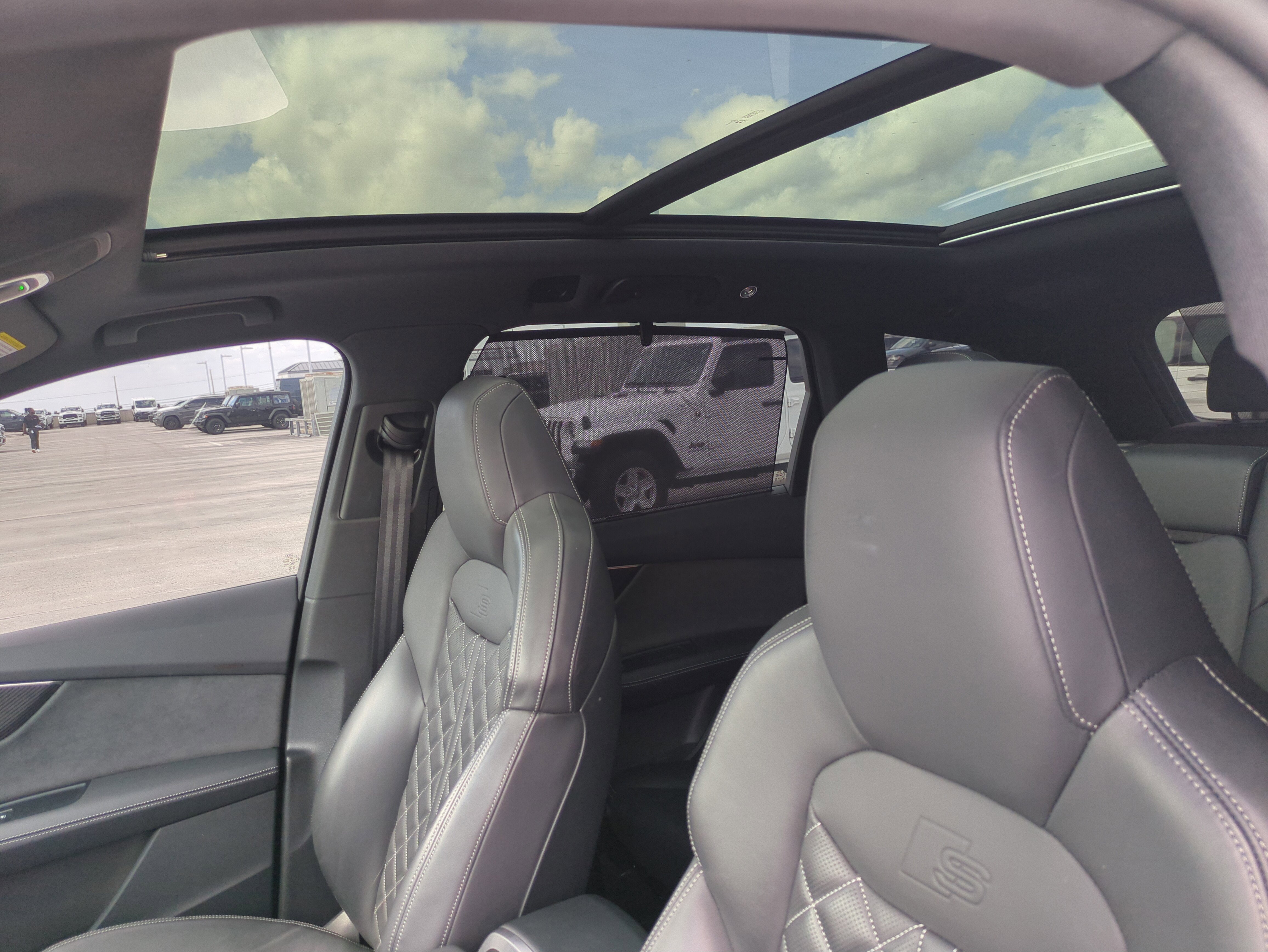 Used 2025 Audi SQ7 Premium Plus w/ Executive Package image 22