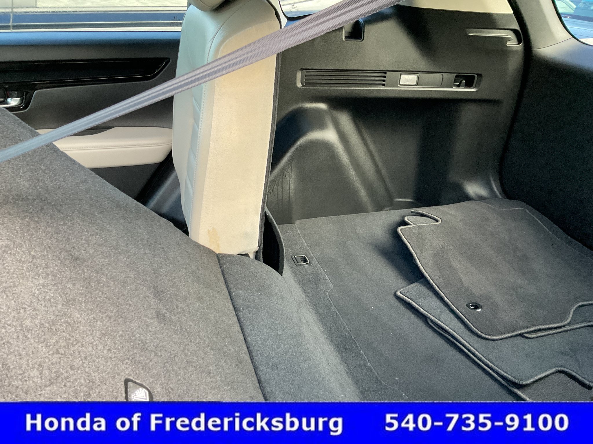 Used 2025 Volkswagen Atlas SE AWD/4WD image 44
