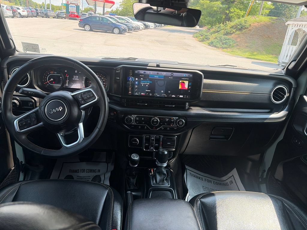 Used 2024 Jeep Wrangler Unlimited Sahara w/ Technology Group AWD/4WD image 13