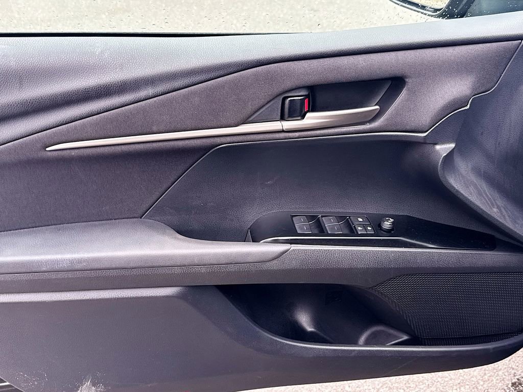 Used 2025 Toyota Camry LE image 24